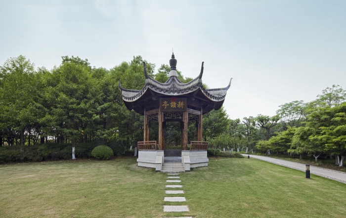 上海國家會(huì)計(jì)學(xué)院校友紀(jì)念亭